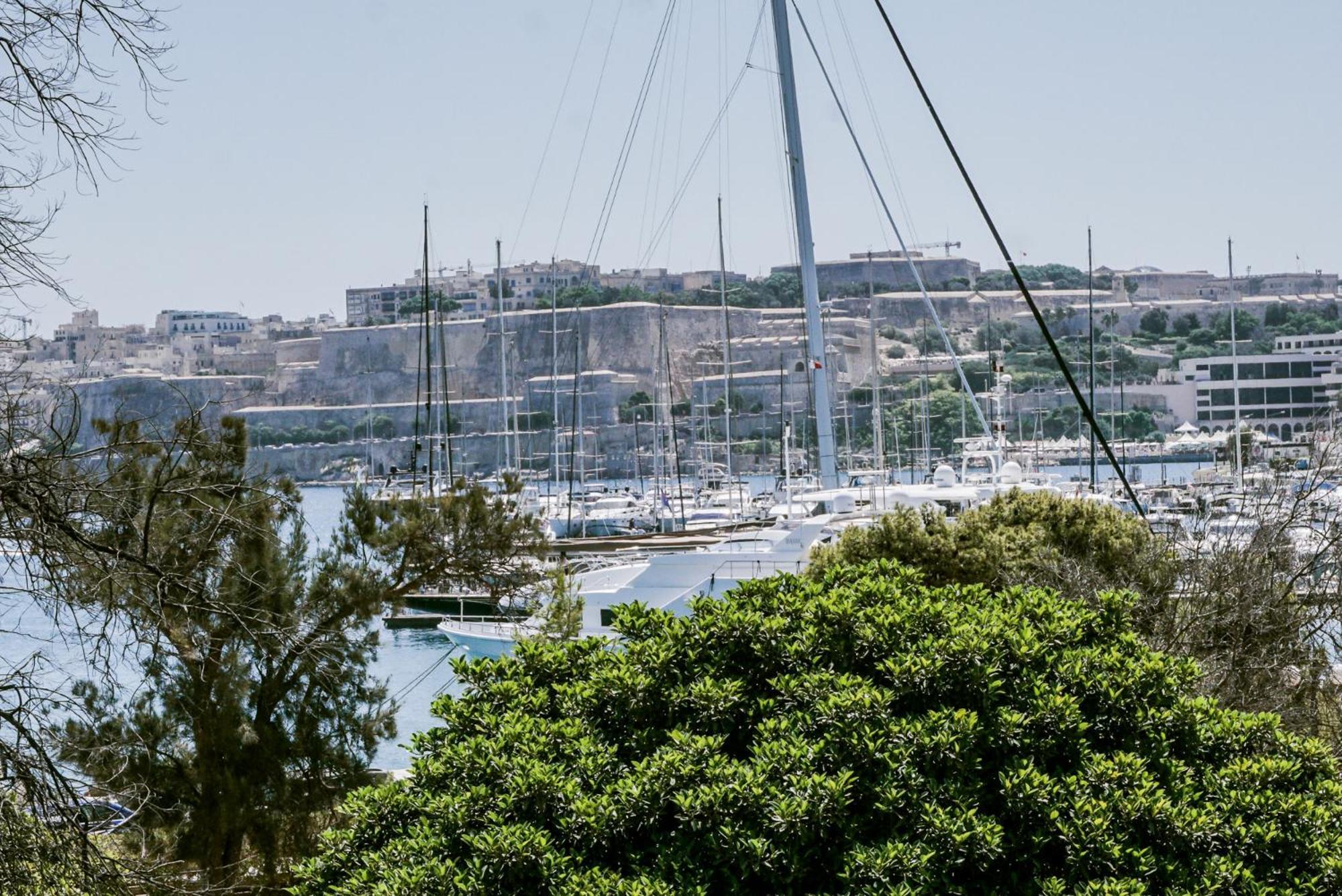 Apartment Stunning Seafront With Marina And Valletta Views In Malta Gzira