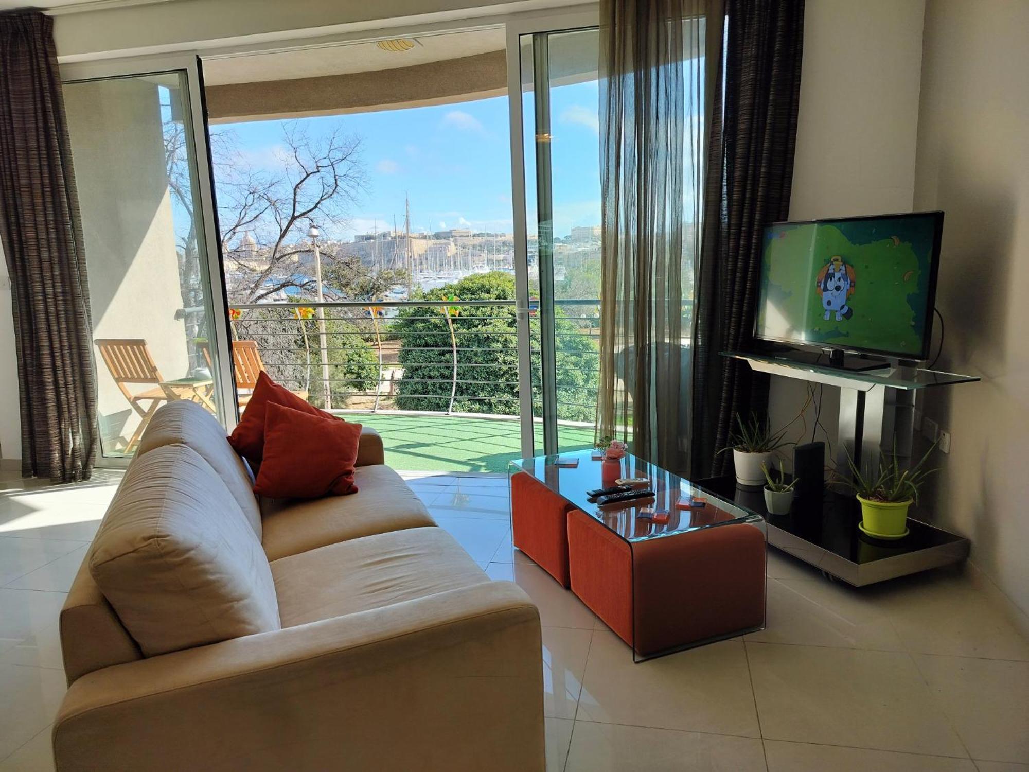 Stunning Seafront With Marina And Valletta Views In Malta *