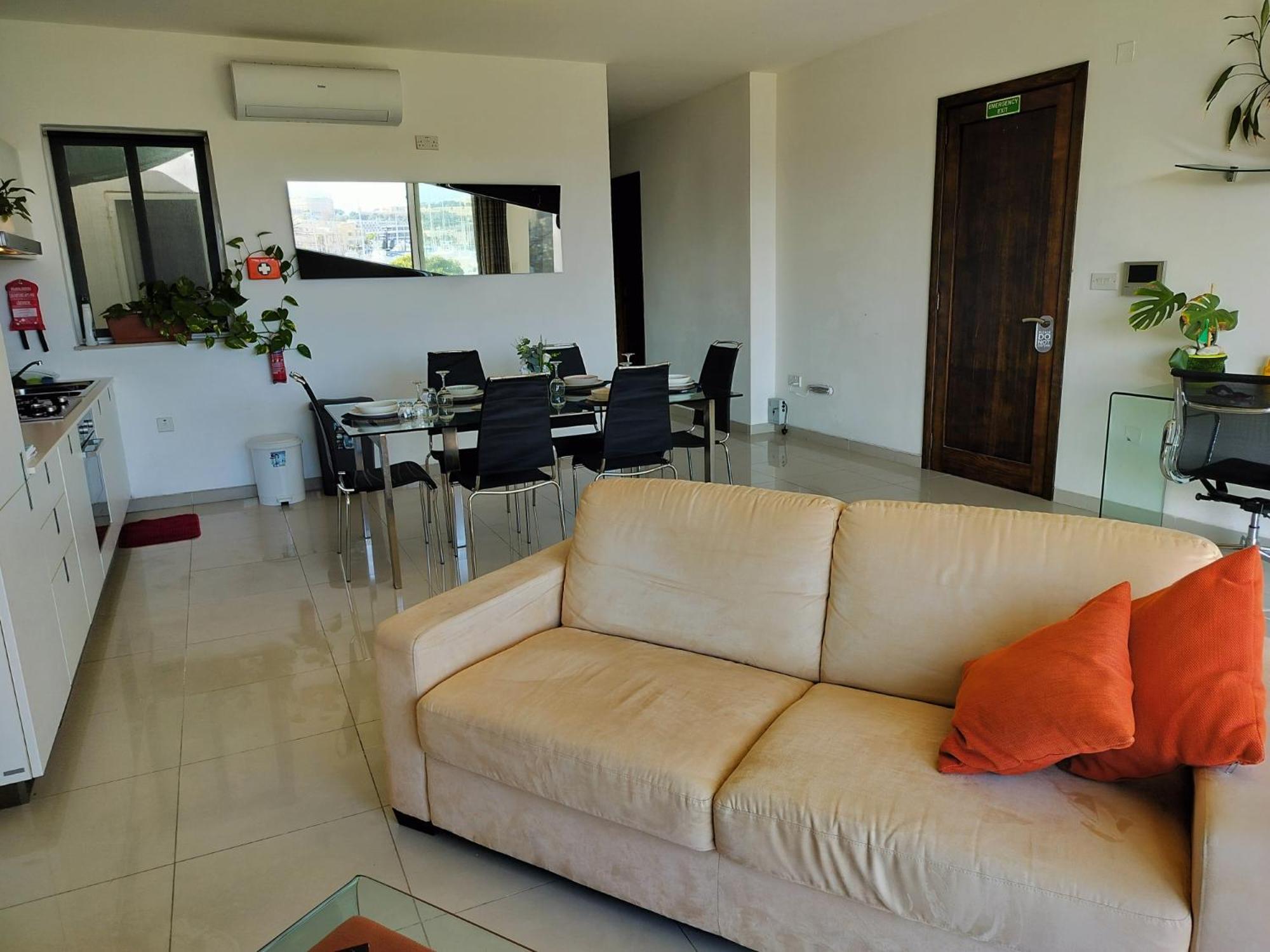 Apartment Stunning Seafront With Marina And Valletta Views In Malta Gzira